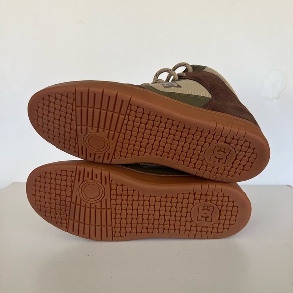 DC Men's Manteca 4 Hi WR High-Top Shoes in Dark Chocolate/Military, size 12 - Picture 10 of 15